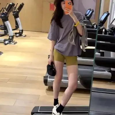 周凡英
